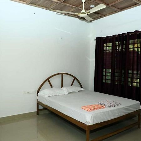 The Munroe Vibes Inn Mundrothuruth Ngoại thất bức ảnh