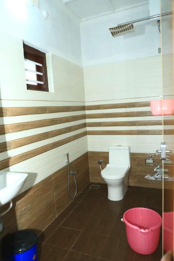 The Munroe Vibes Inn Mundrothuruth Ngoại thất bức ảnh