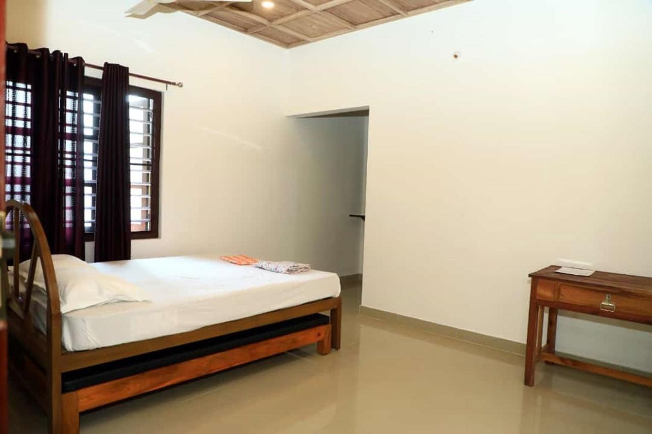 The Munroe Vibes Inn Mundrothuruth Ngoại thất bức ảnh