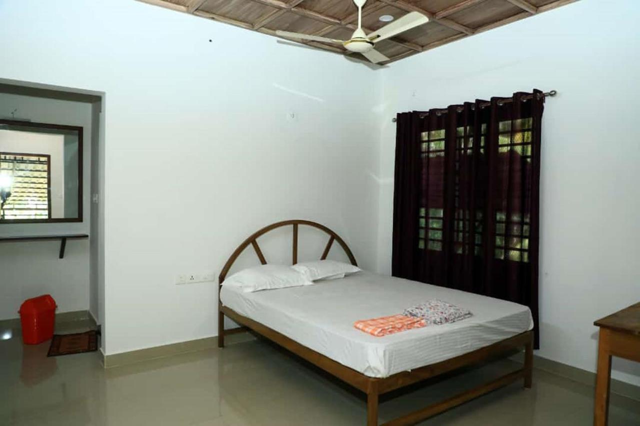 The Munroe Vibes Inn Mundrothuruth Ngoại thất bức ảnh
