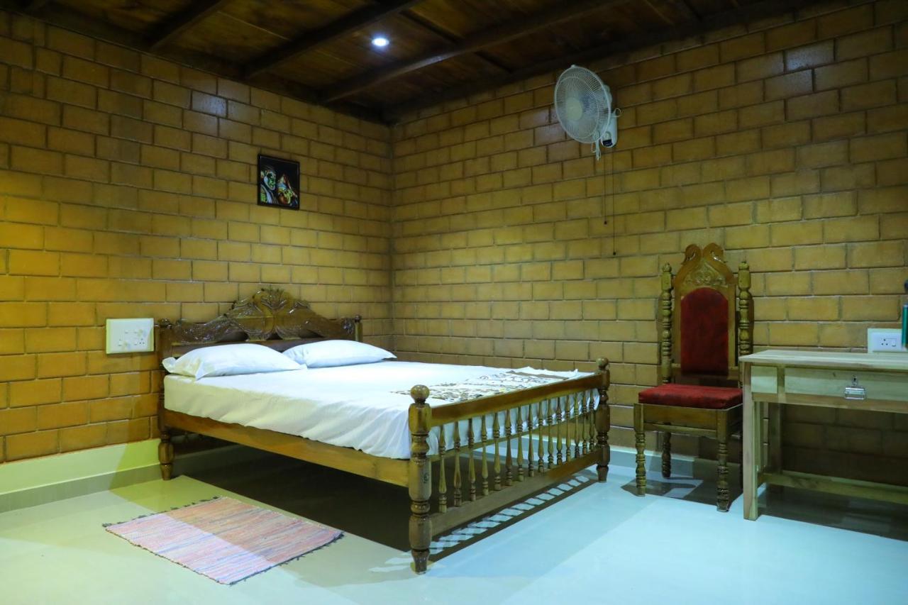 The Munroe Vibes Inn Mundrothuruth Ngoại thất bức ảnh