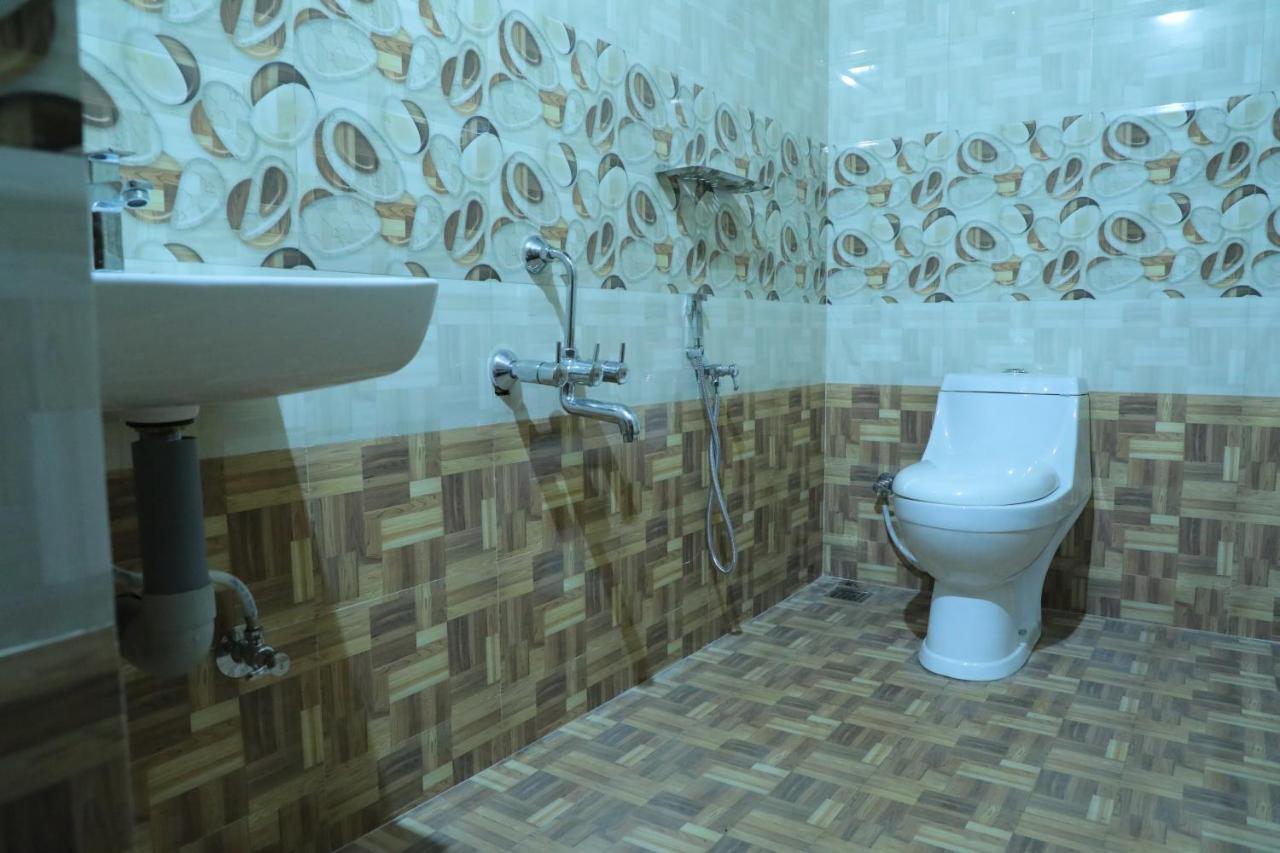 The Munroe Vibes Inn Mundrothuruth Ngoại thất bức ảnh