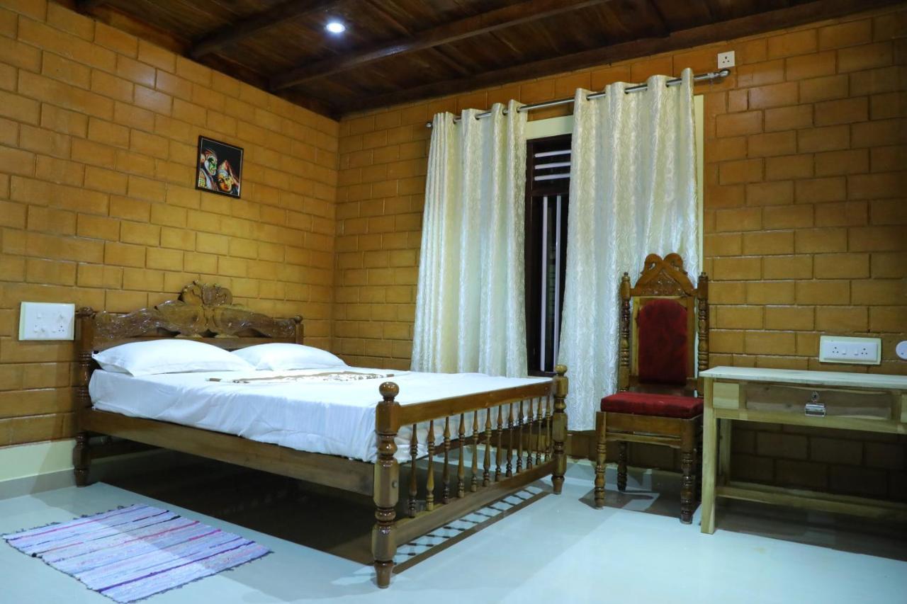 The Munroe Vibes Inn Mundrothuruth Ngoại thất bức ảnh