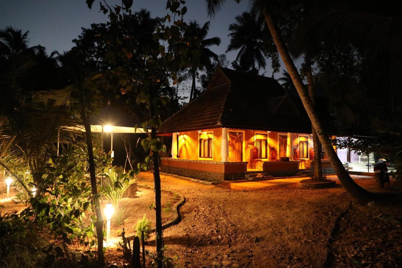 The Munroe Vibes Inn Mundrothuruth Ngoại thất bức ảnh