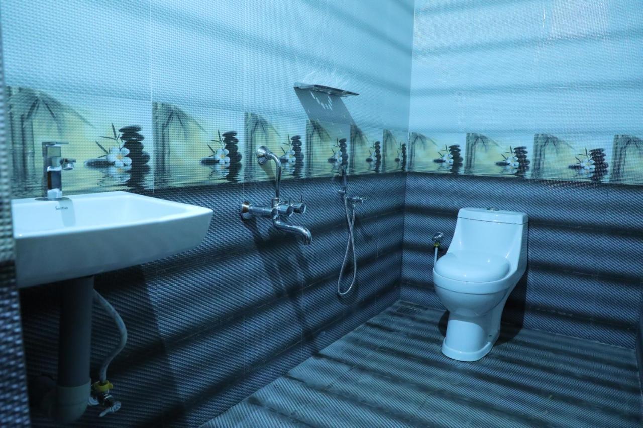 The Munroe Vibes Inn Mundrothuruth Ngoại thất bức ảnh