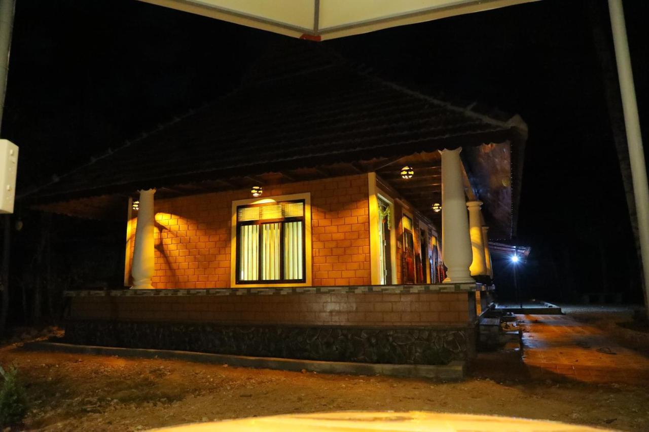 The Munroe Vibes Inn Mundrothuruth Ngoại thất bức ảnh